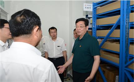 河南航投黨委書記、董事長(zhǎng)張明超 深入中原龍浩開展“不忘初心、牢記使命”主題教育調(diào)研